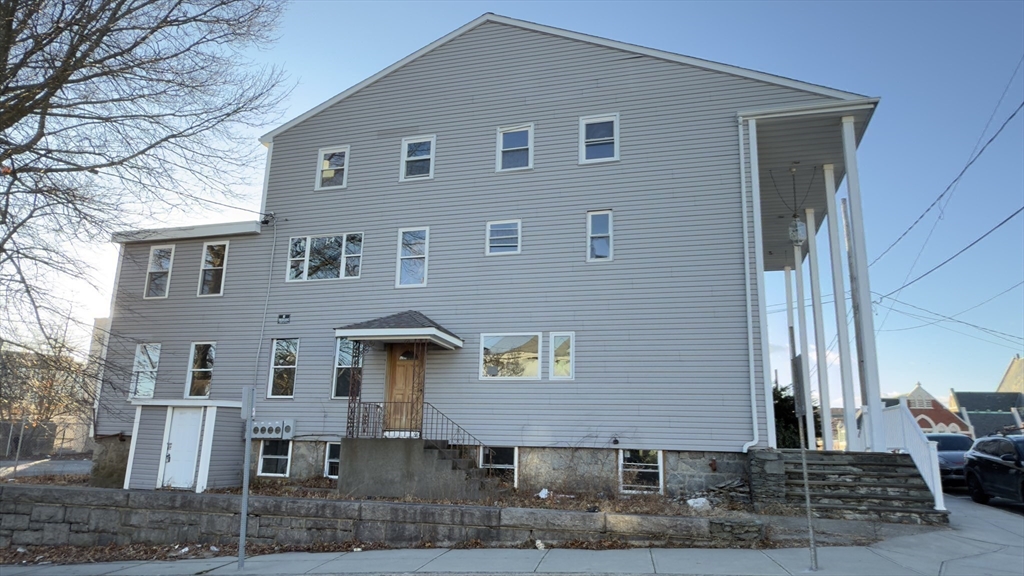 289 Bank St.
