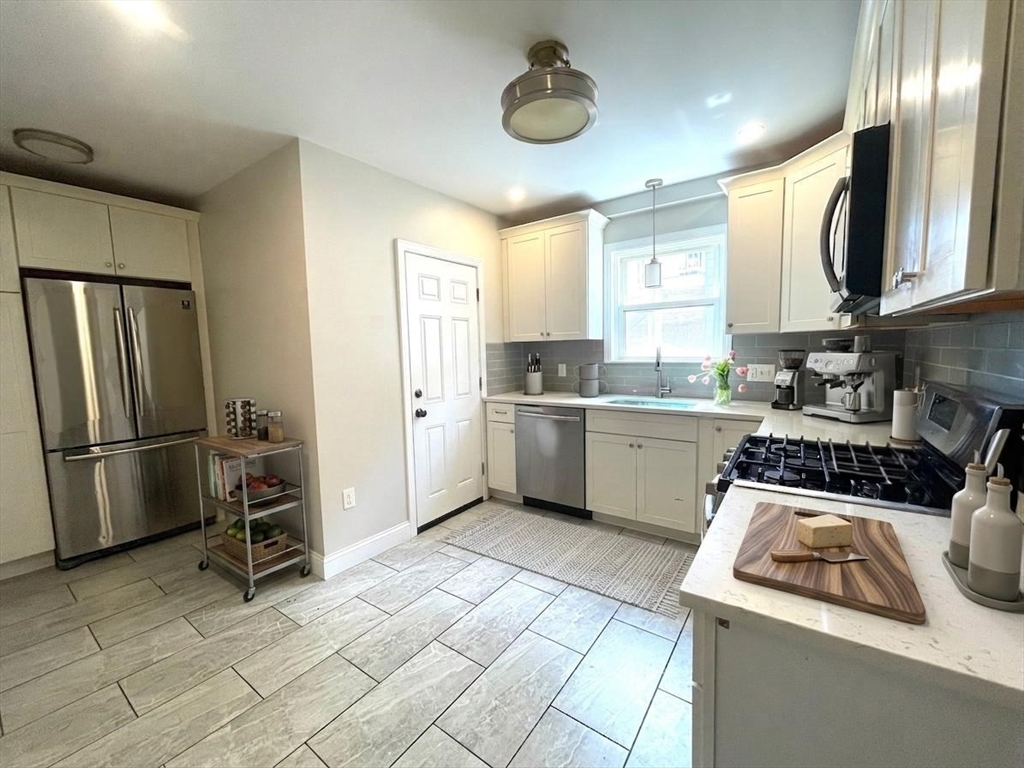 15 Palmer ST #2, Waltham, MA Photo #3
