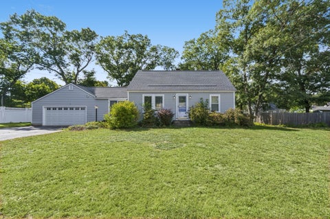 Photo of 4 Amos St, Tewksbury, MA 01876 (MLS # 73582528)
