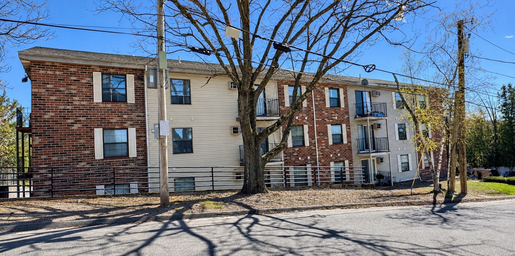 Click for 10 Hemans St #23, Worcester, MA slideshow