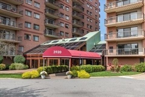 Photo of 3920 Mystic Valley Pkwy #206, Medford, MA 02155 (MLS # 73522723)