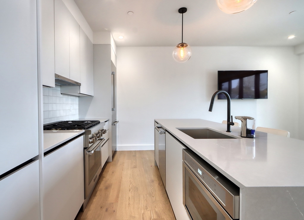 472 West Broadway 204