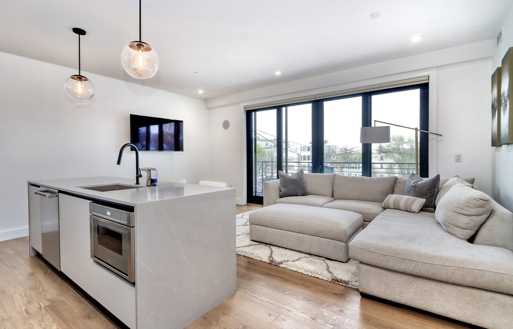 472 West Broadway 204