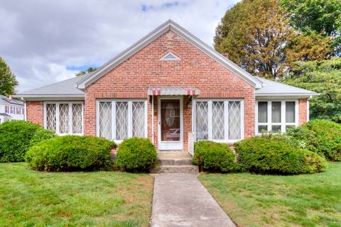 135 Orient St Worcester MA 01604