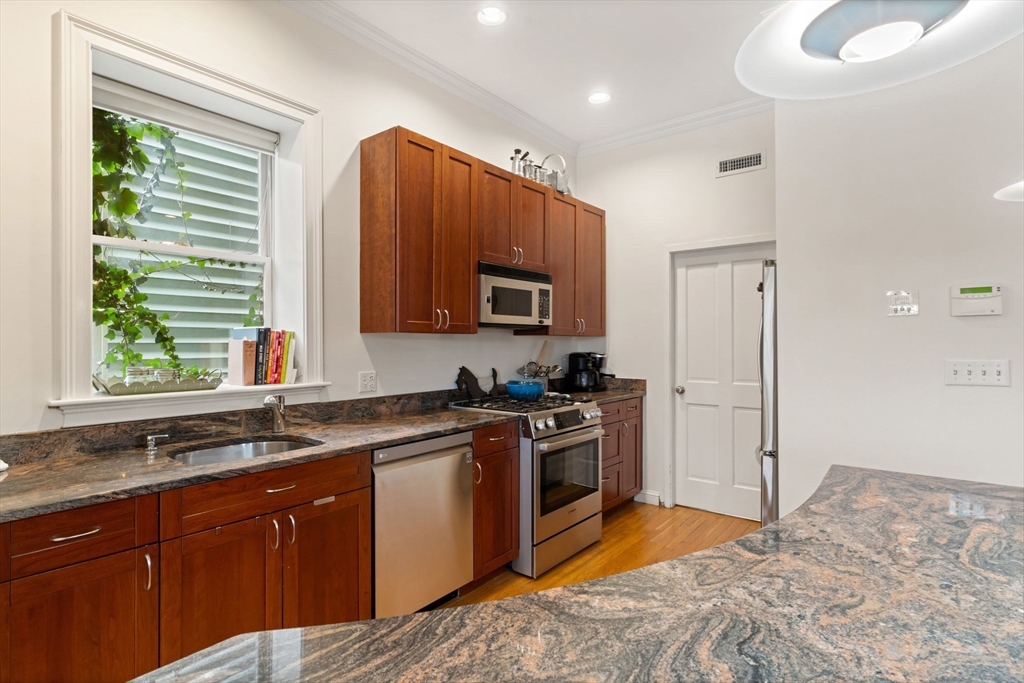 24 Cordis St 2