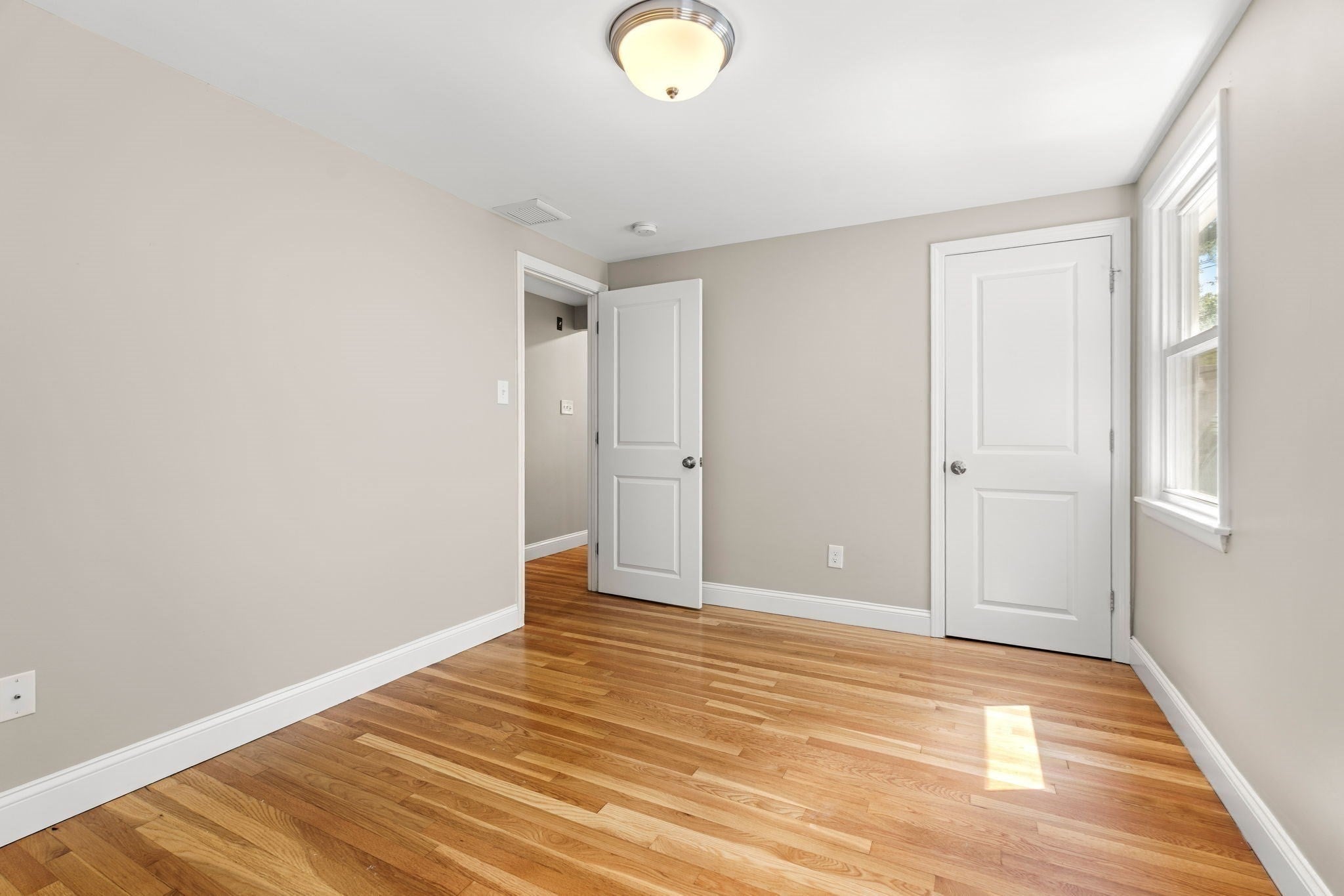 108 Westford ST, Chelmsford, MA Photo #17
