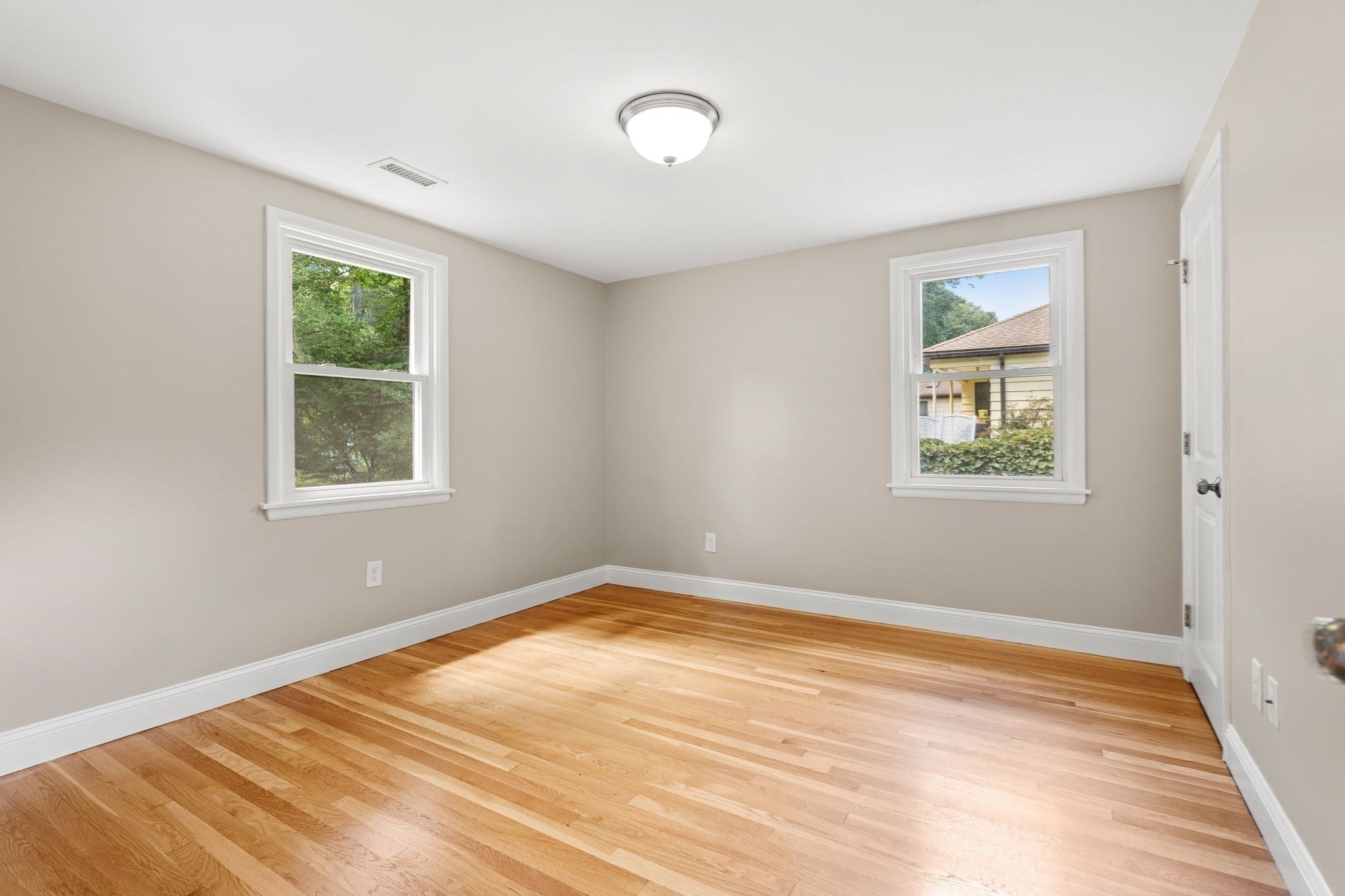108 Westford ST, Chelmsford, MA Photo #14