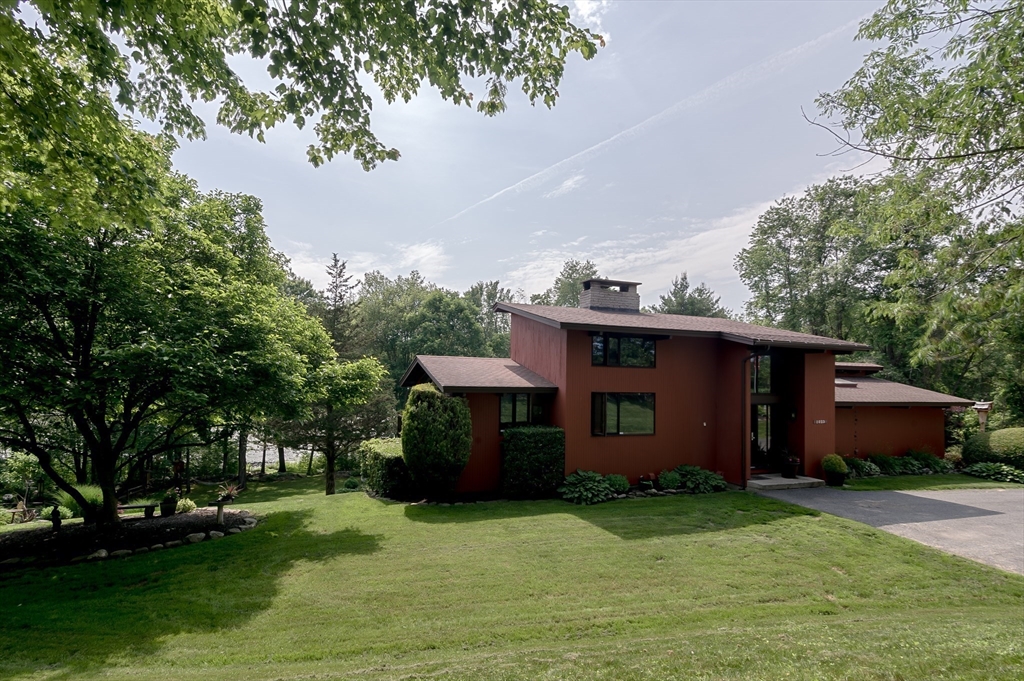 1023 N. Woodstock Road