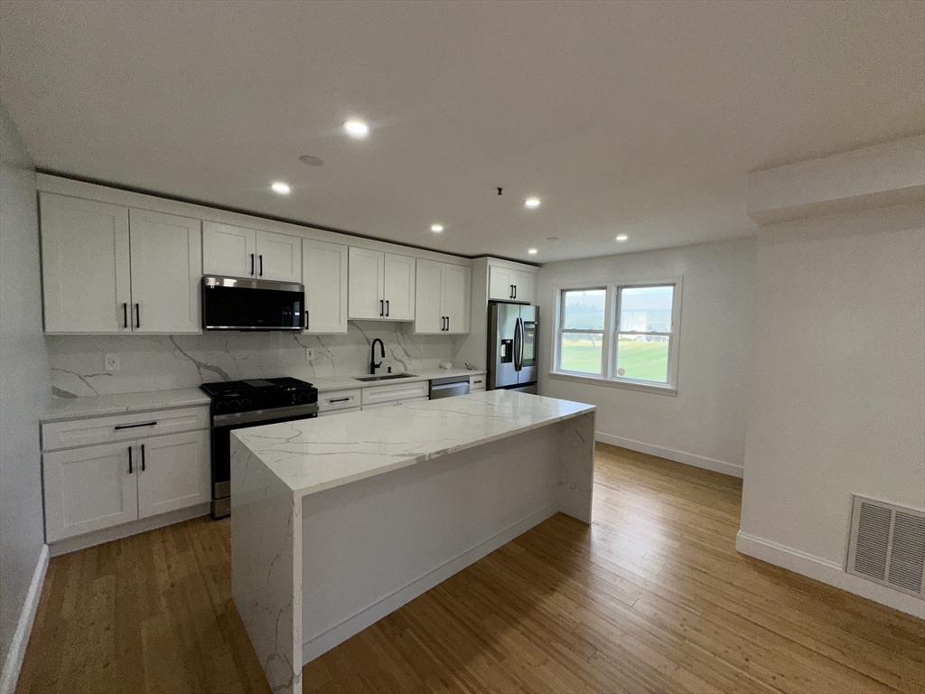 94 Tennis Plaza Rd 17