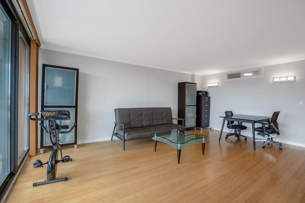 566 Commonwealth Ave 906