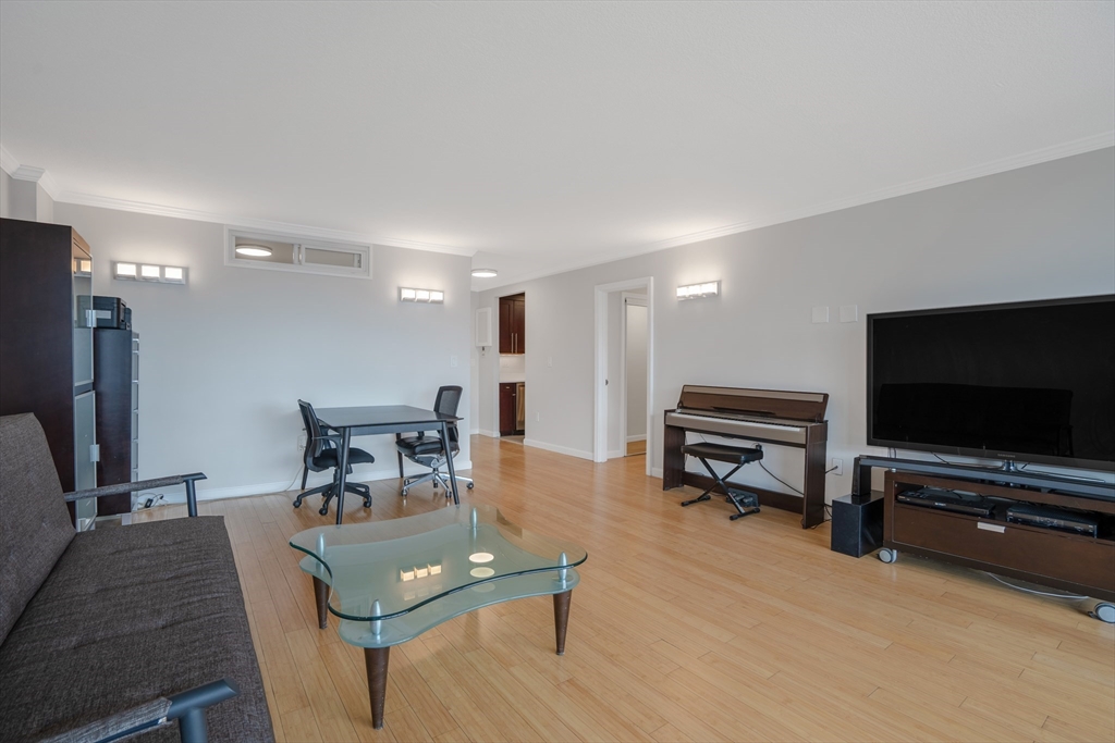 566 Commonwealth Ave 906