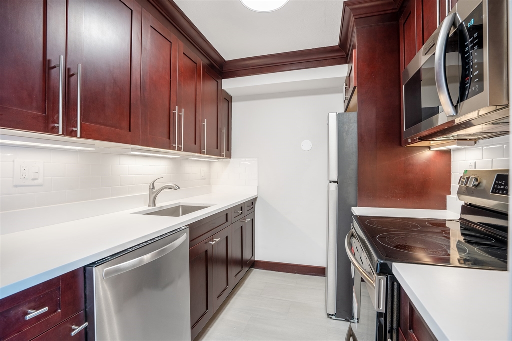 566 Commonwealth Ave 906