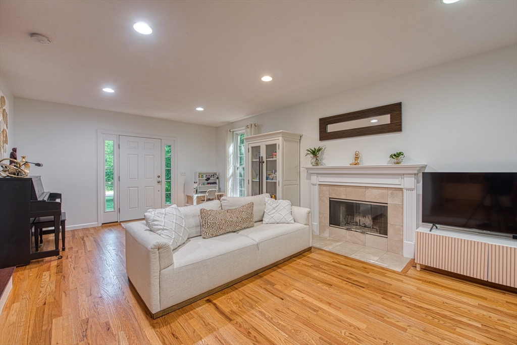 107 Field St
