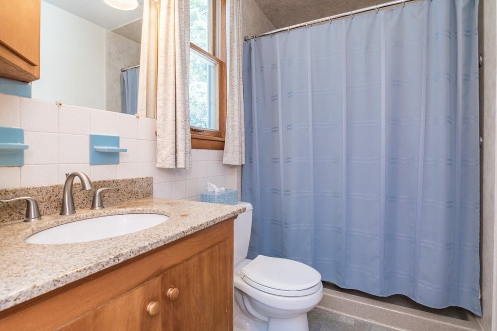 71 West St, Hatfield, MA Photo #18