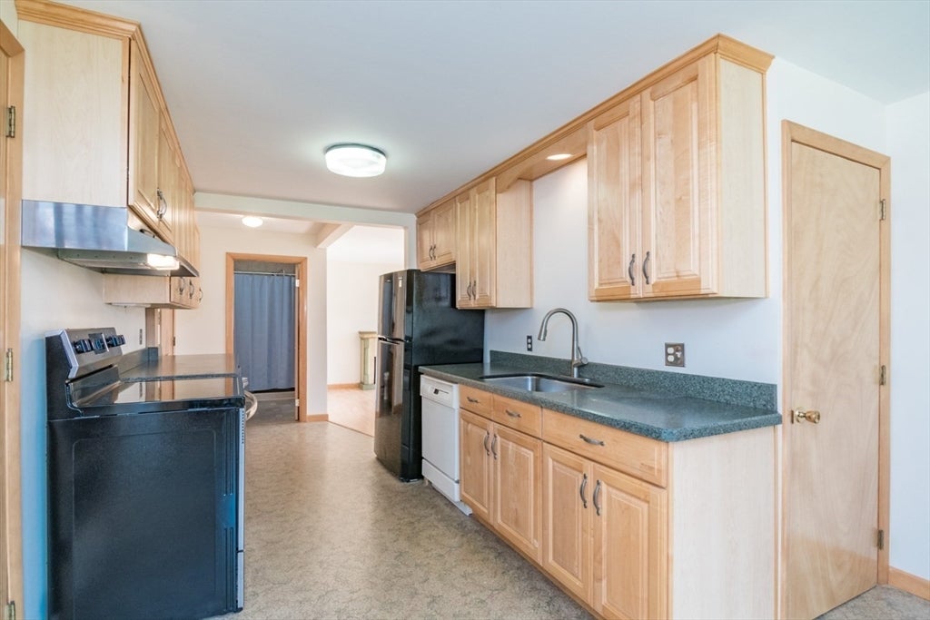 71 West St, Hatfield, MA Photo #6