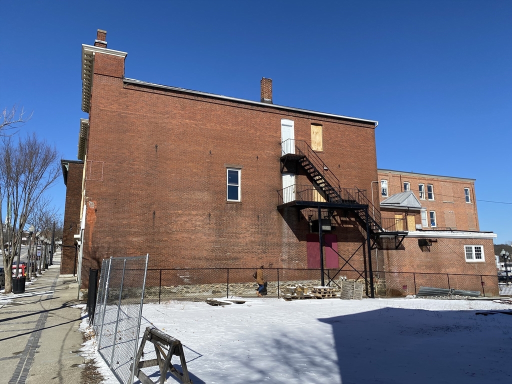 318 Main St