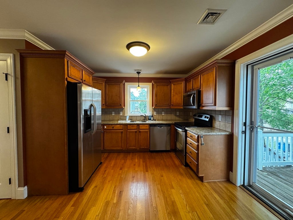 92 Alder Street #2, Waltham, MA, 92 Alder Street #2, Waltham, MA Photo #2