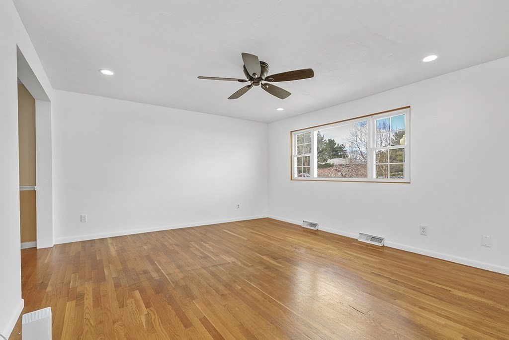 7 Hemlock Cir 7