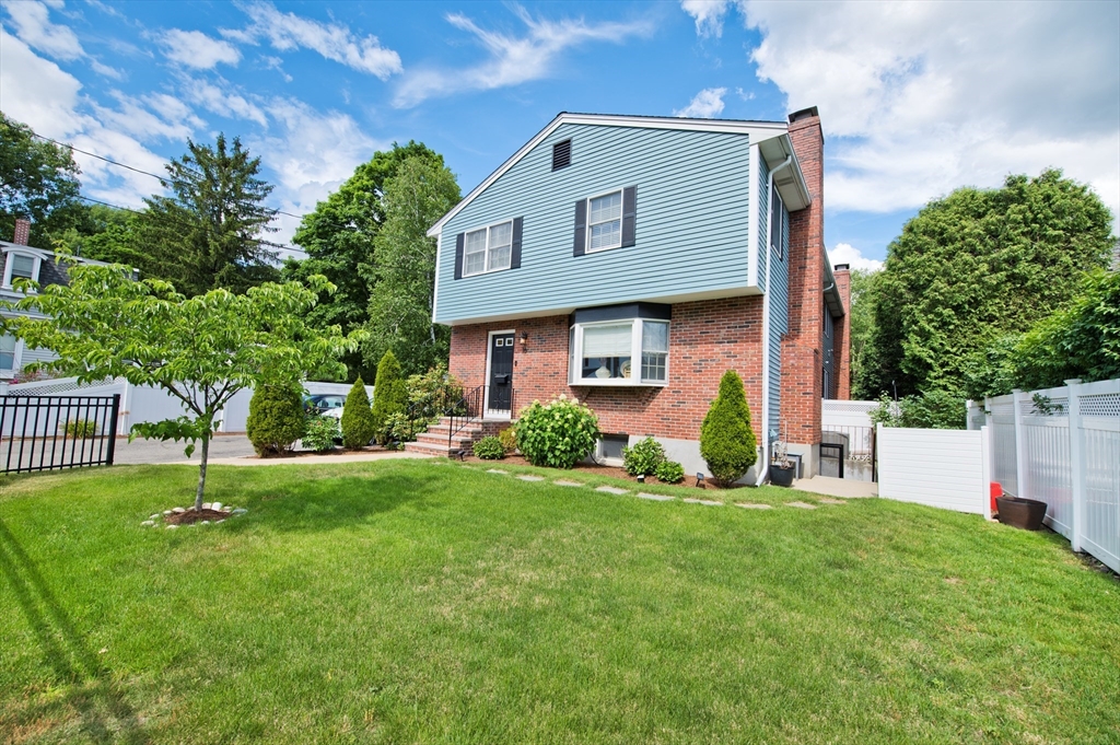 16 Warren Ave 16