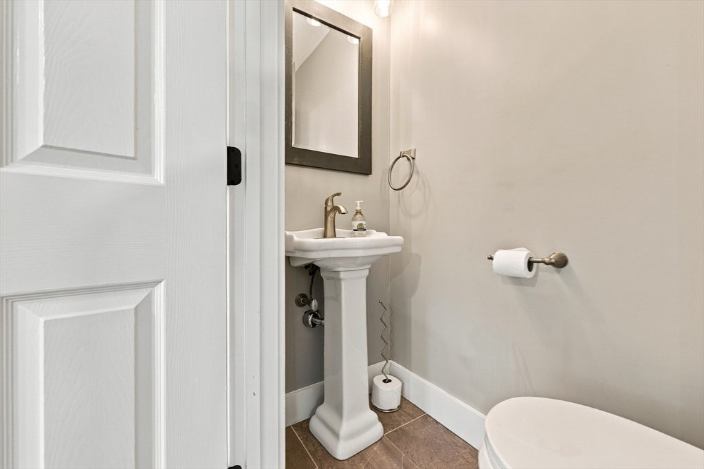 1 Lincoln Ct #1, Amesbury, MA Photo #10