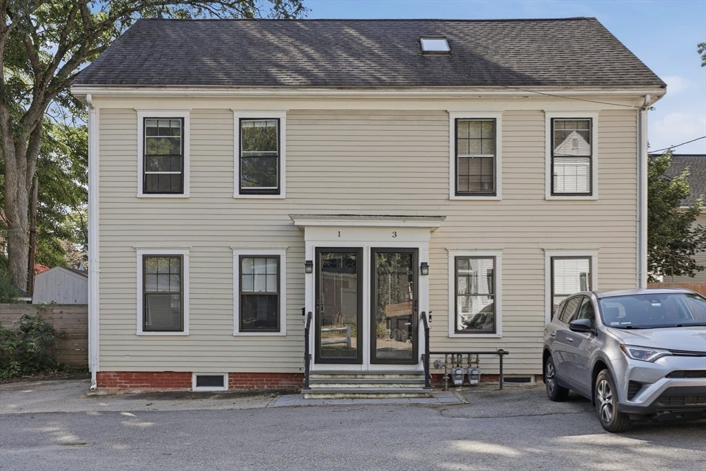 Photo of 1 Lincoln Ct, Amesbury, MA