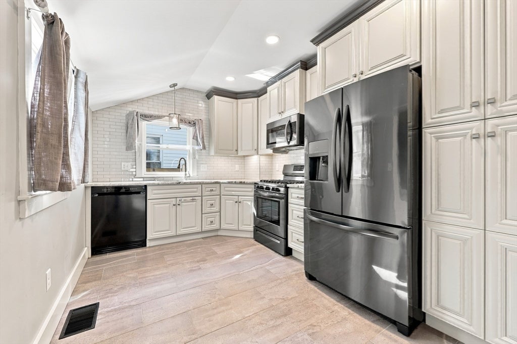 1 Lincoln Ct 1