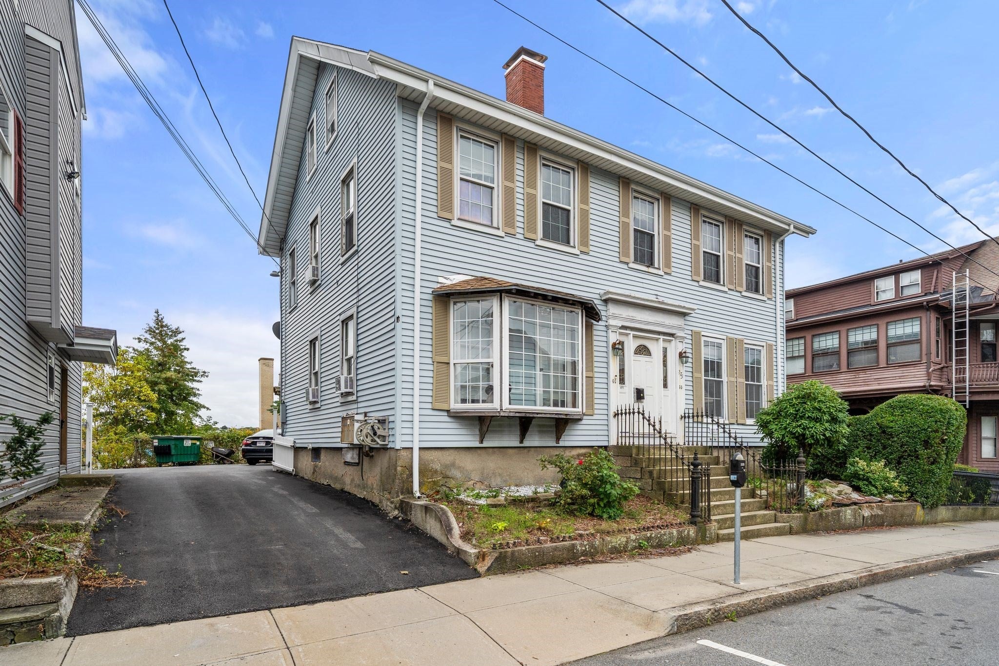 275 Bank St