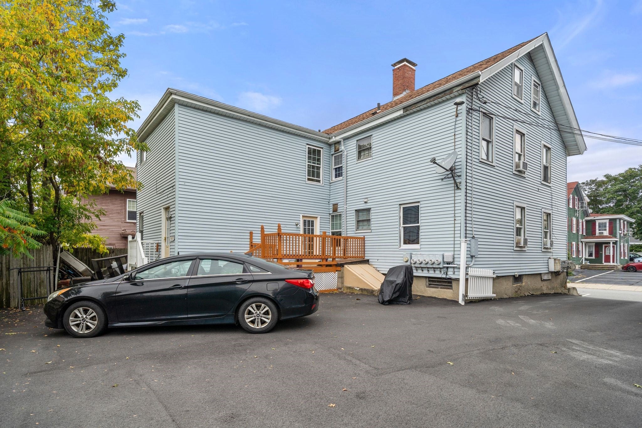 275 Bank St