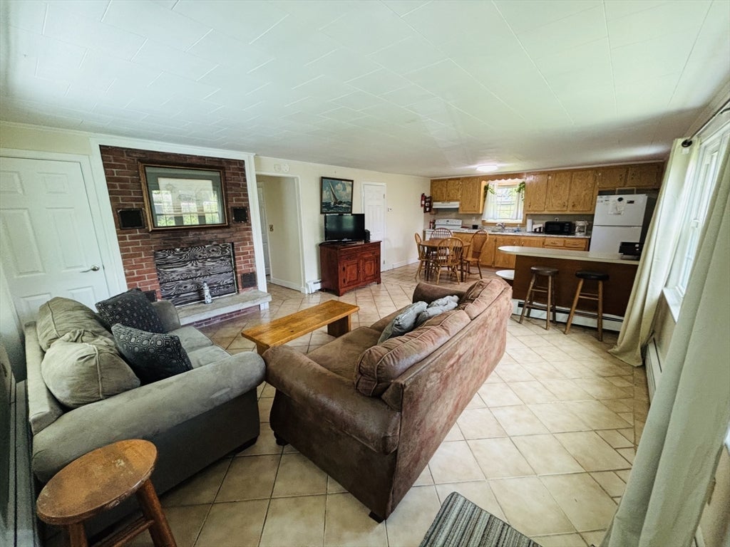 64 Hemlock Avenue, Narragansett, RI, 64 Hemlock Avenue, Narragansett, RI Photo #2