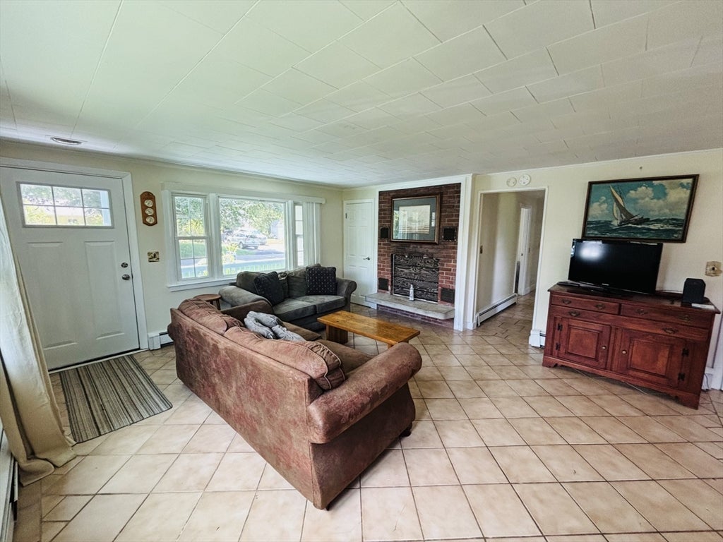 64 Hemlock Avenue, Narragansett, RI, 64 Hemlock Avenue, Narragansett, RI Photo #3