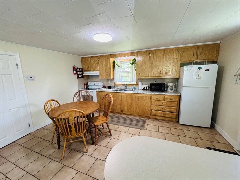 64 Hemlock Avenue, Narragansett, RI, 64 Hemlock Avenue, Narragansett, RI Photo #8