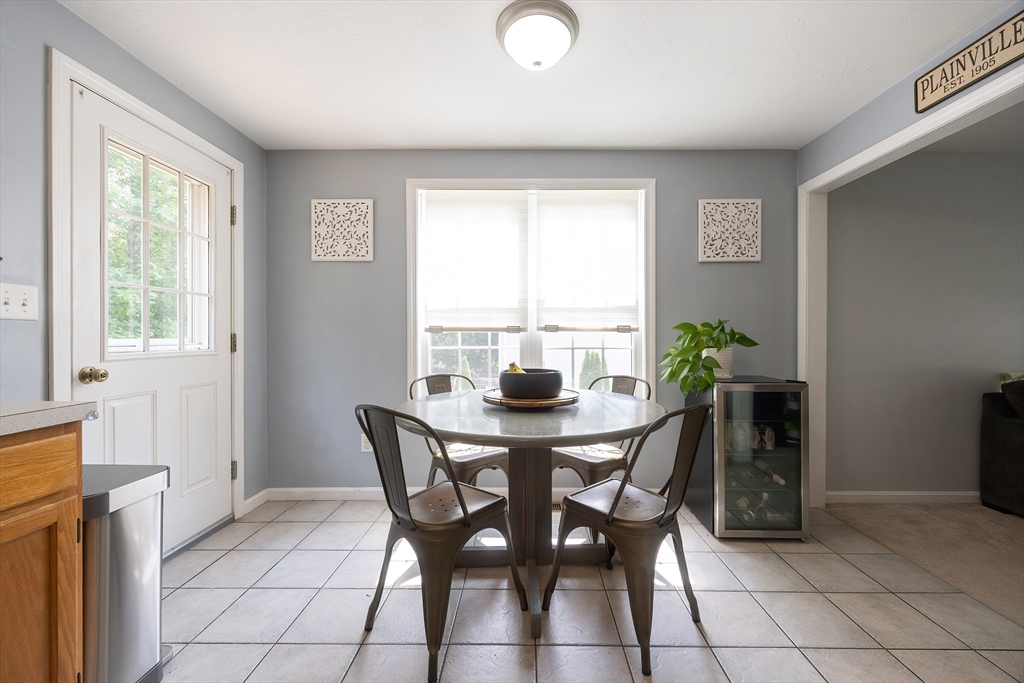 Plainville, Massachusetts 02762, United States, 2 Bedrooms Bedrooms, ,2 BathroomsBathrooms,Residential,Pending,152036