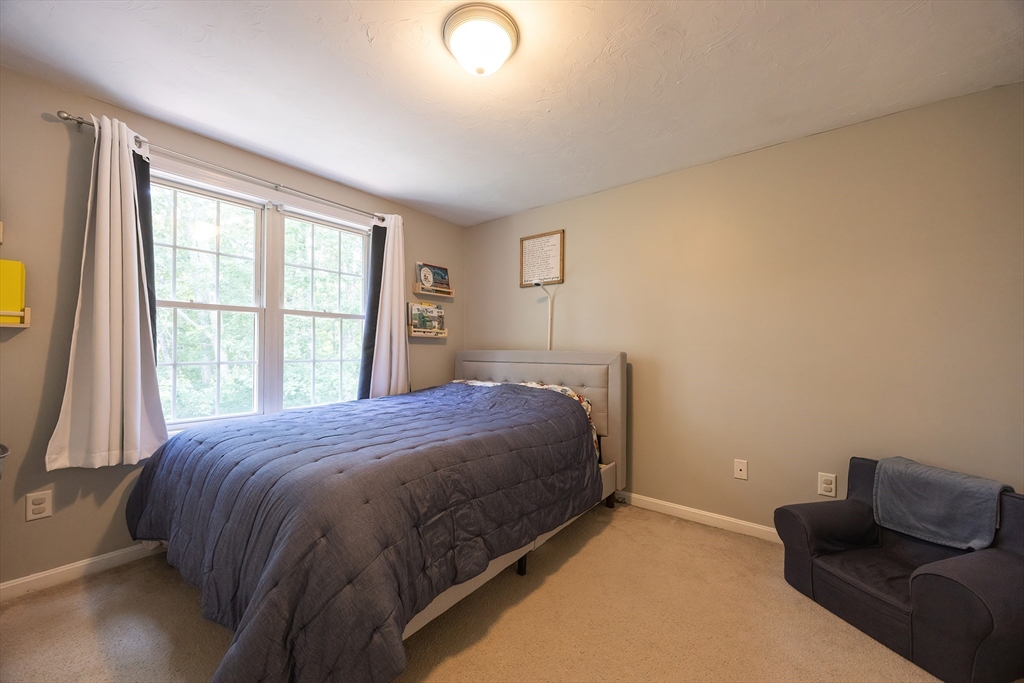 Plainville, Massachusetts 02762, United States, 2 Bedrooms Bedrooms, ,2 BathroomsBathrooms,Residential,Pending,152036