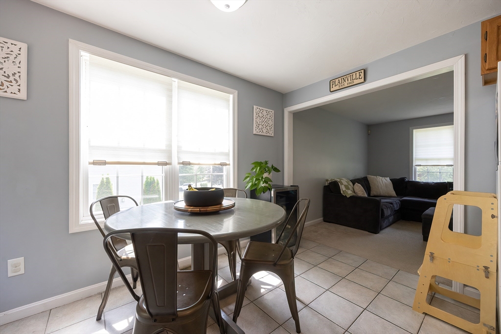 Plainville, Massachusetts 02762, United States, 2 Bedrooms Bedrooms, ,2 BathroomsBathrooms,Residential,Pending,152036