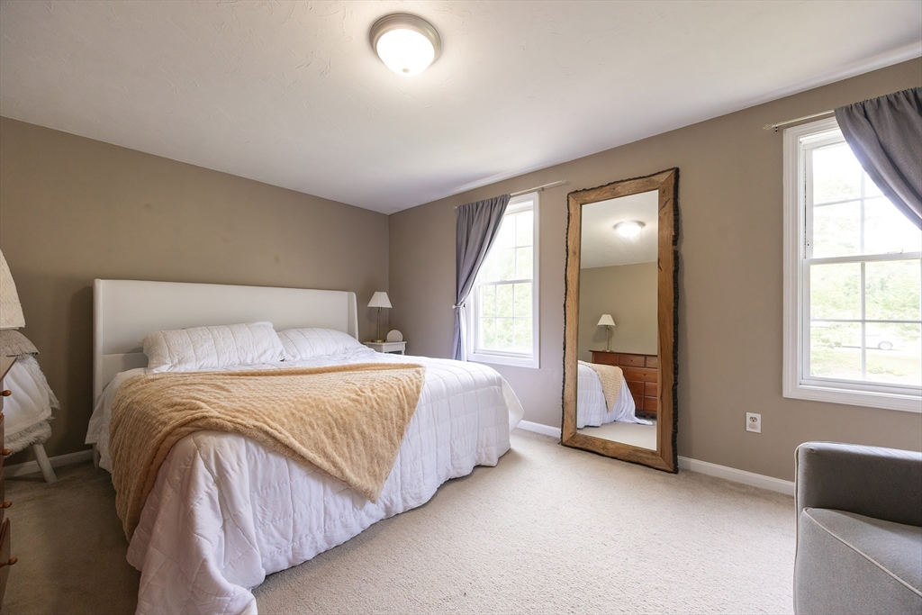 Plainville, Massachusetts 02762, United States, 2 Bedrooms Bedrooms, ,2 BathroomsBathrooms,Residential,Pending,152036