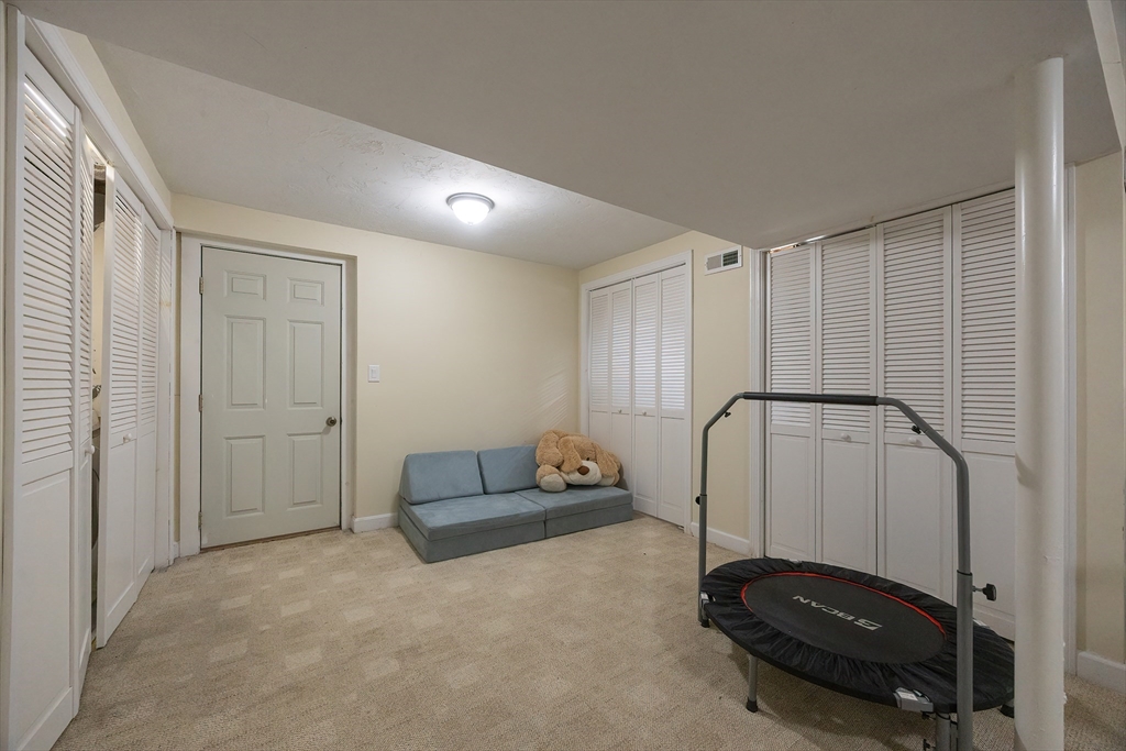 Plainville, Massachusetts 02762, United States, 2 Bedrooms Bedrooms, ,2 BathroomsBathrooms,Residential,Pending,152036