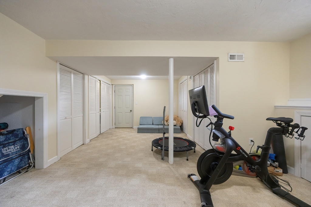 Plainville, Massachusetts 02762, United States, 2 Bedrooms Bedrooms, ,2 BathroomsBathrooms,Residential,Pending,152036