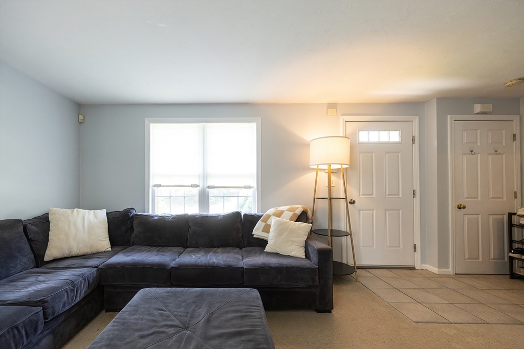 Plainville, Massachusetts 02762, United States, 2 Bedrooms Bedrooms, ,2 BathroomsBathrooms,Residential,Pending,152036