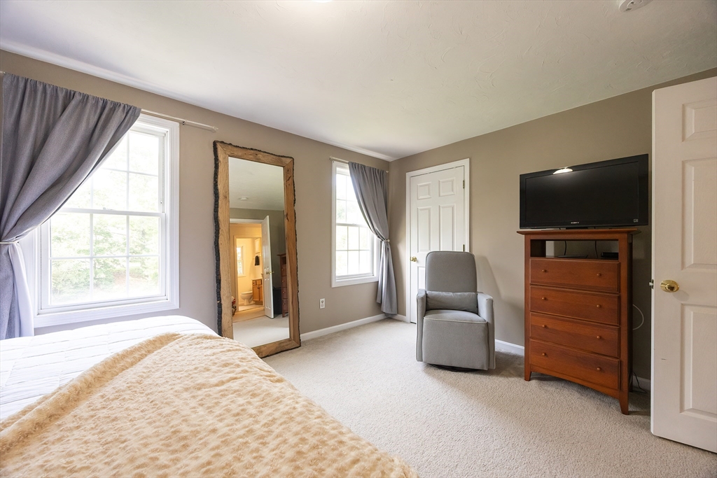 Plainville, Massachusetts 02762, United States, 2 Bedrooms Bedrooms, ,2 BathroomsBathrooms,Residential,Pending,152036