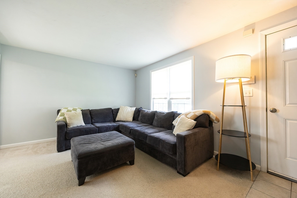 Plainville, Massachusetts 02762, United States, 2 Bedrooms Bedrooms, ,2 BathroomsBathrooms,Residential,Pending,152036