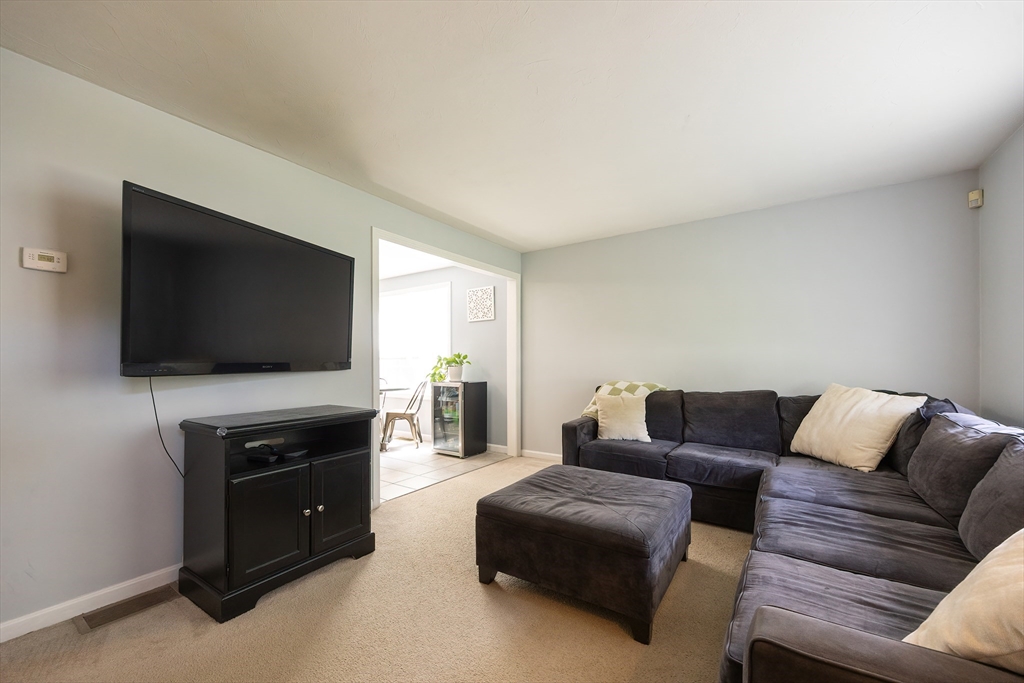 Plainville, Massachusetts 02762, United States, 2 Bedrooms Bedrooms, ,2 BathroomsBathrooms,Residential,Pending,152036