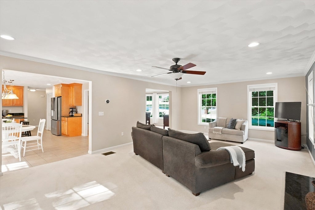 6 Londonderry Ln, Georgetown, MA, 6 Londonderry Ln, Georgetown, MA Photo #6