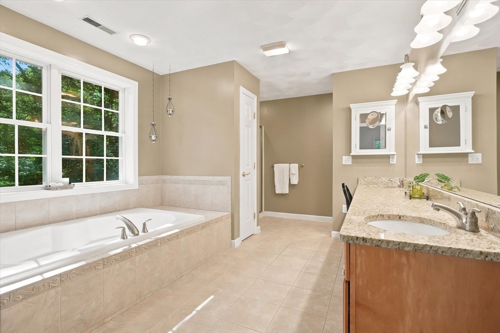6 Londonderry Ln, Georgetown, MA, 6 Londonderry Ln, Georgetown, MA Photo #21