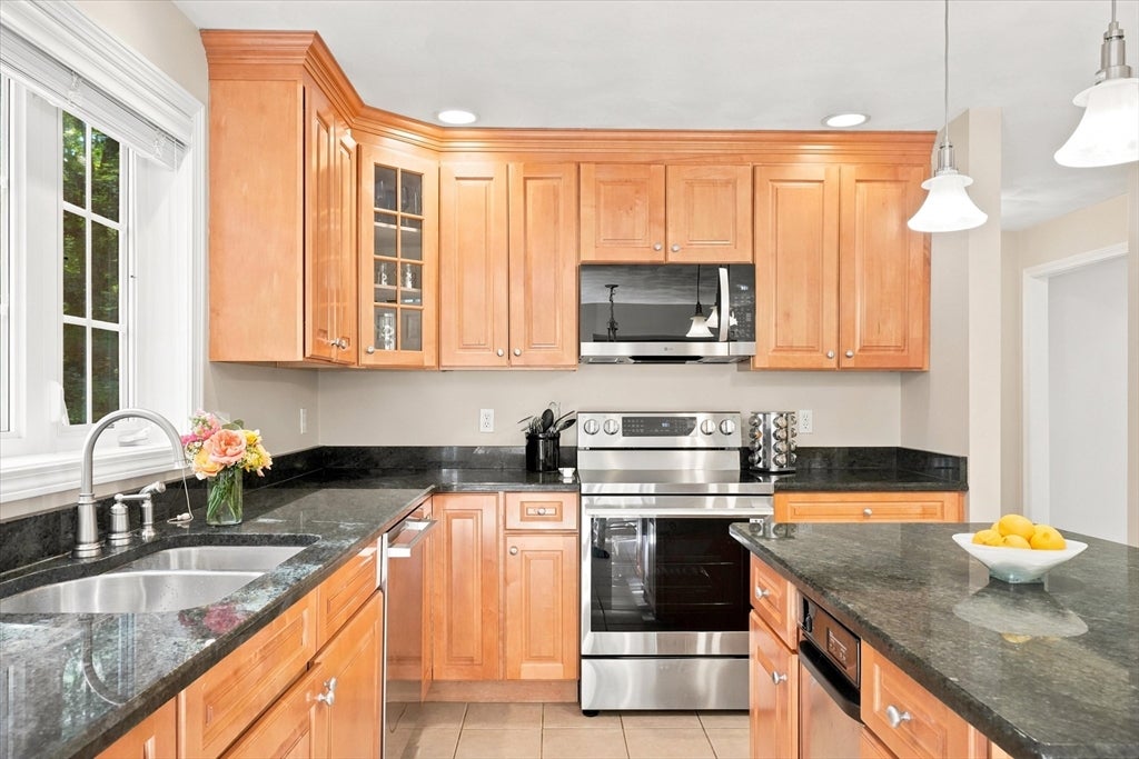 6 Londonderry Ln, Georgetown, MA, 6 Londonderry Ln, Georgetown, MA Photo #10