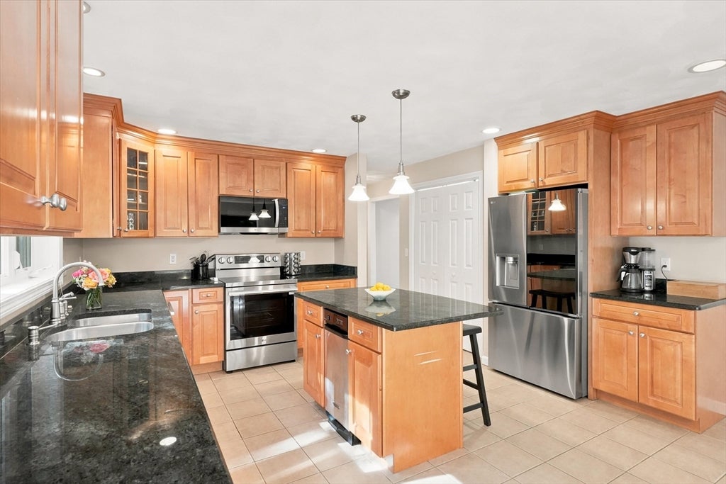 6 Londonderry Ln, Georgetown, MA, 6 Londonderry Ln, Georgetown, MA Photo #9