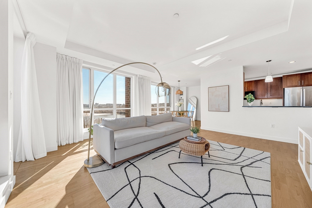 100 Station Lndg 712