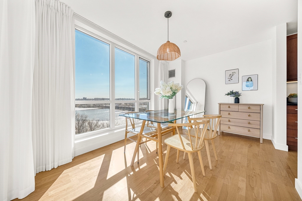 100 Station Lndg 712