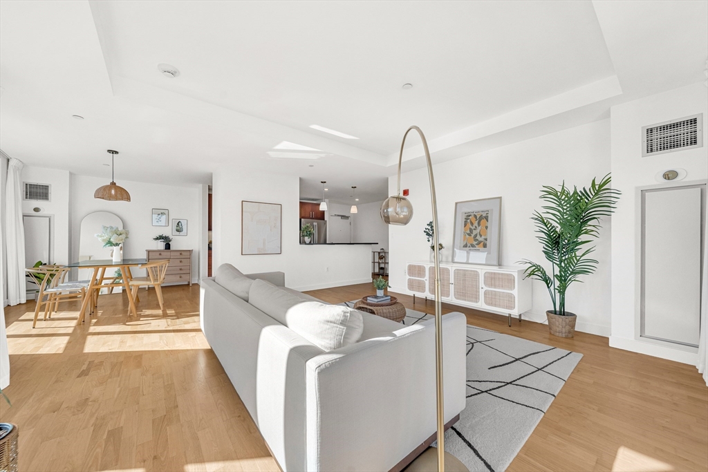 100 Station Lndg 712