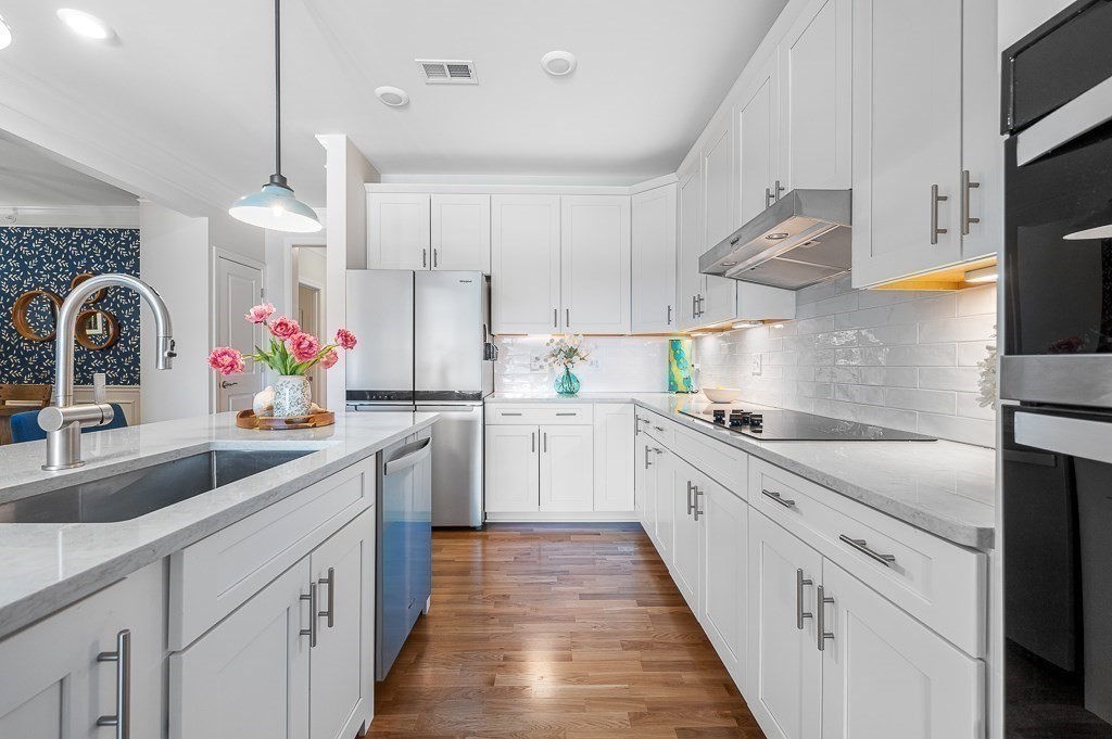 6 Peters Farm Way 411