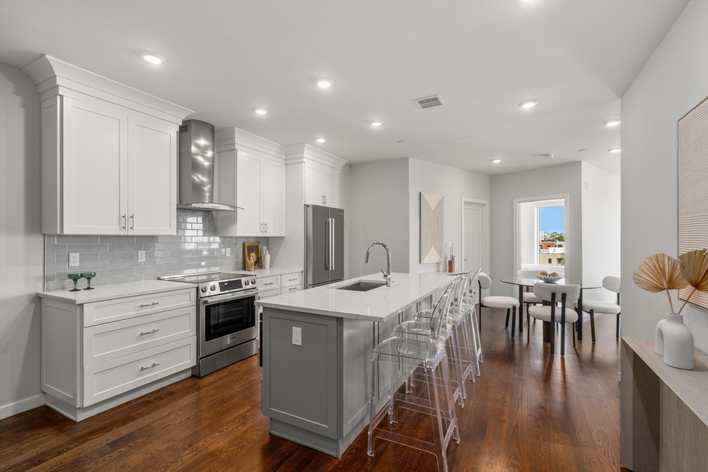 267 Old Colony 605